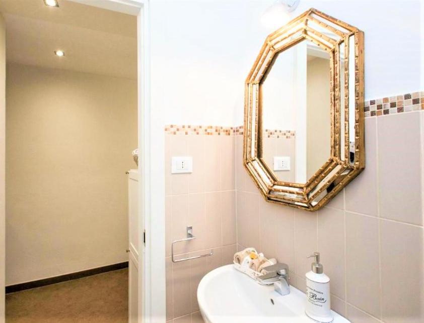 Charming Suite Cavour Heart Of Florence Florença Exterior foto